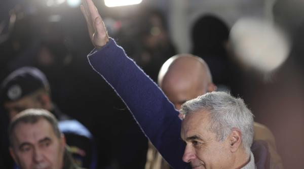 calin georgescu a facut salutul nazist la iesirea de la parchetul general