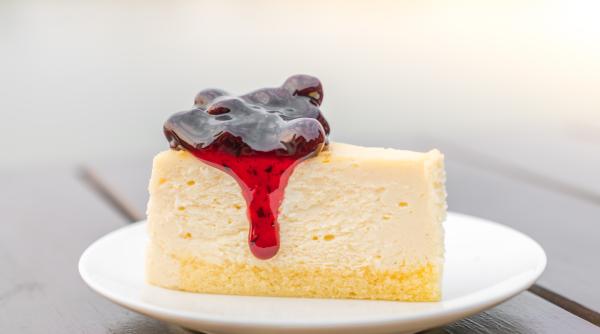 cheesecake cu paine toast o reteta ieftina si rapida care cucereste toti iubitorii de dulciuri