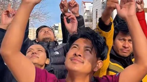 imnul nepalezilor din romania viral pe tiktok nepalezii fac masaje crazy romanii val de reactii foarte frumos cand plecati inapoi video