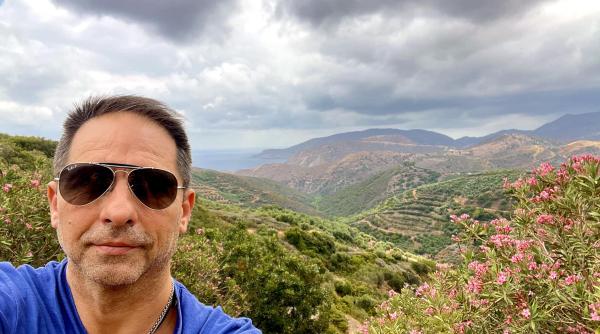 dan negru nici fratii aia doi americani cu masculinitatea toxica nu s cu tiglele pe casa dar nici europenii care cereau toalete separate pentru al treilea gen