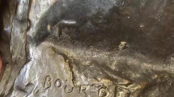 statueta din bronz taranca cu copil in brate furata din franta in 2018 gasita in romania foto valora 15 000 de euro