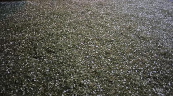 fenomen meteo nemaivazut in bucuresti ploua cu piatra ca vara galerie foto