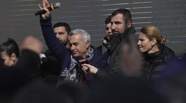 veste proasta pentru calin georgescu are doua variante pentru cine i pazeste spatele