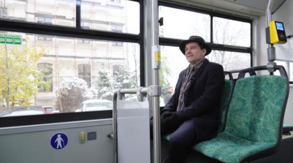 bucurestiul se degradeaza dar nicusor dan vrea la cotroceni o sina rupta a strapuns podeaua tramvaiului 36 un nou simbol al haosului din capitala