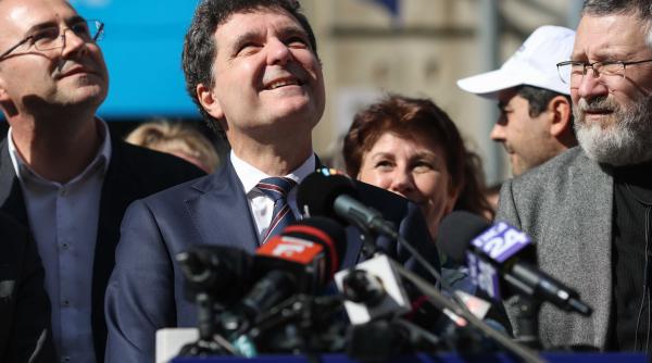 nicusor dan si a depus candidatura la prezidentiale insotit de ludovic orban