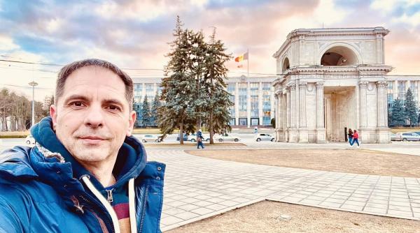 dan negru ironizeaza tvr la ora 23 35 cand totul fierbea televiziunea statului roman sforaia