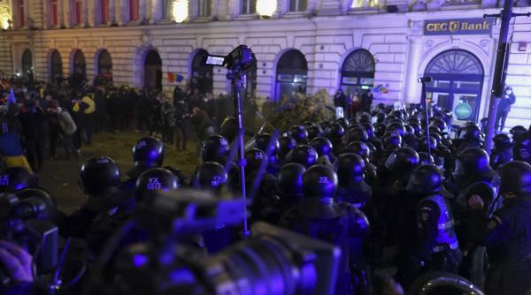 dgjmb trei suporteri ai fcsb depistati intre manifestantii din zona curtii constitutionale