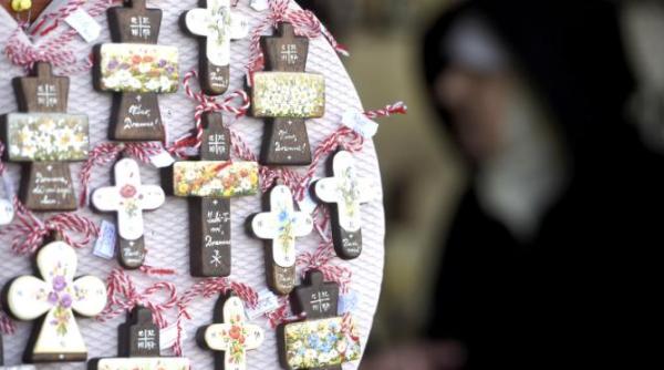 traditiile romanesti pastrate cu drag si daruire in vaslui martisorul care leaga generatiile