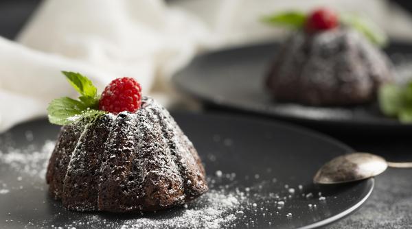 lava cake cu doar 4 ingrediente o reteta ieftina rapida si usoara