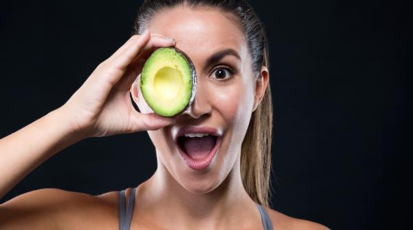 nu arunca coaja de avocado moduri interesante de a o folosi