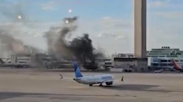 motorul unui avion cu 172 de pasageri la bord a luat foc oamenii evacuati pe aripa aeronavei galerie video