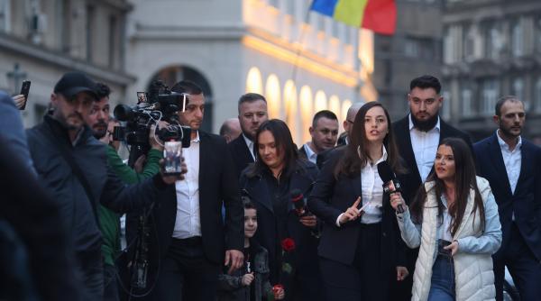 anamaria gavrila luata pe sus de protestatarul ceausescu a starnit revolta dupa ce toata lumea a vazut cu cine si a facut intrarea in scena