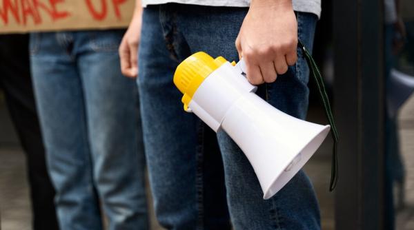 profesorii din ue intra in greva pentru drepturi egale si protectie sindicala