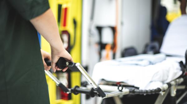 accident mortal in italia un roman a murit alti doi barbati au fost raniti