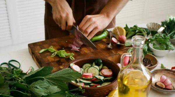 dieta care previne cancerul dezvaluita de un medic gastroenterolog din romania confirma legatura dintre stres si boala video