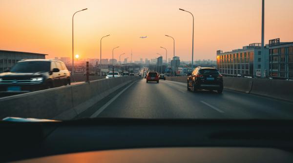 efectul de turma pe sosele titi aur e greu sa te gandesti ca se poate intampla acest lucru video