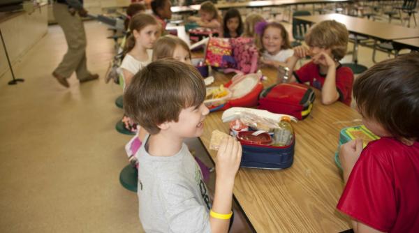 guvernul pregateste extinderea programului masa sanatoasa veste importanta pentru elevii din mediul rural