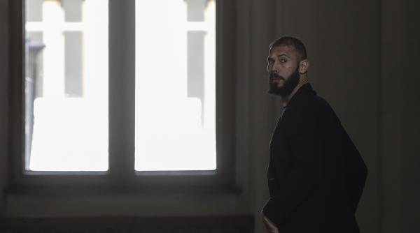 in timp ce romanii se confrunta cu probleme reale zilnic fratii tate isi pland de mila cu au dat 185 000 de dolari pe un avion pentru a semna controlul judiciar