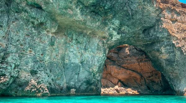 micul paradis mediteranean distrus de valurile de turisti nicio agentie nu mai vrea sa promoveze insula