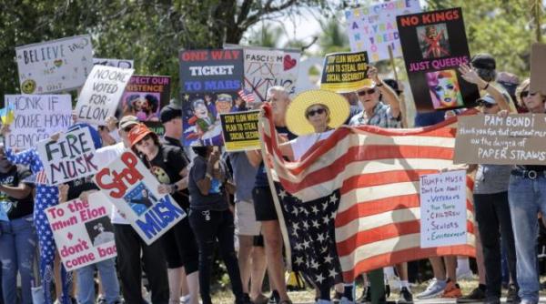 proteste anti tesla in washington americanii cer deportarea miliardarului elon musk bilet doar dus spre marte