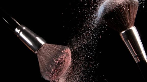 traim intr o tara in care make up artistii sunt considerati oameni fara educatie traim intr o tara in care cosmetica strica fata revolta din industria de beauty