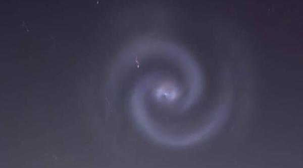 o spirala luminoasa ciudata a aparut pe cerul romaniei luni seara ce a fost de fapt foto in articol