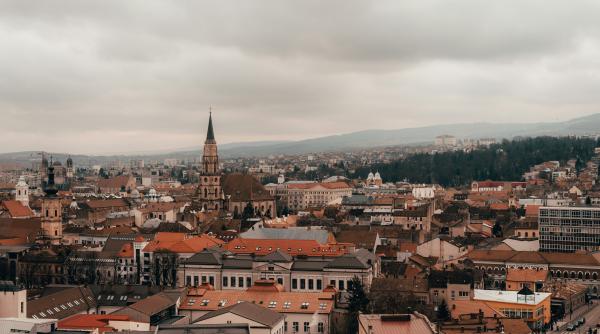 pretul exorbitant cu care se vinde o casa in cluj la 4 km de oras acolo orice martoaga e armasar arab pur sange