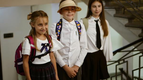 tot mai multe fete sunt excluse din scoli ele spun adevarul despre profesori nu ne asculta si ne judeca gresit