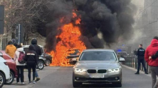incendiu cu 5 masini pe calea mosilor din capitala pompierii intervin pentru a lichida focul