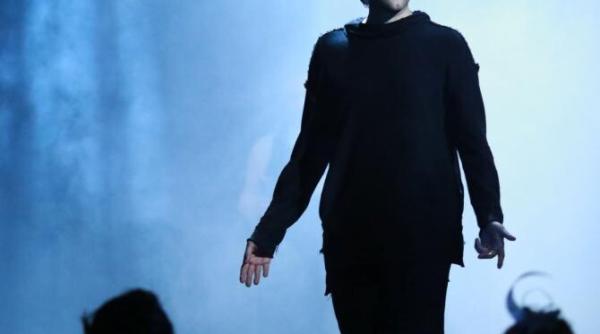 matei chioariu este richard al iii lea pe scena teatrului national din timisoara in regia lui radu iacoban