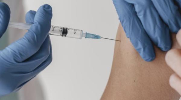 prof dr emilian popovici educatia si transparenta esentiale pentru combaterea scepticismului fata de vaccinuri