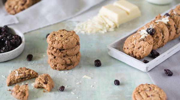 fursecuri cu ciocolata alba si merisoare o reteta ieftina si delicioasa