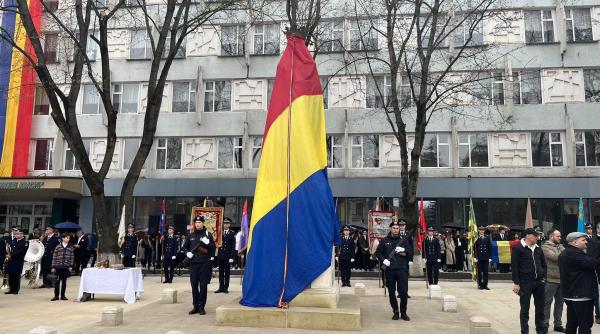 statuia reginei maria dezvelita la chisinau la 107 ani de la unirea basarabiei cu romania video