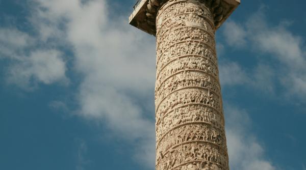 un artist roman a reconstruit pentru prima data chipul lui decebal de pe columna lui traian cum ar fi aratat de fapt regele daciei foto in articol