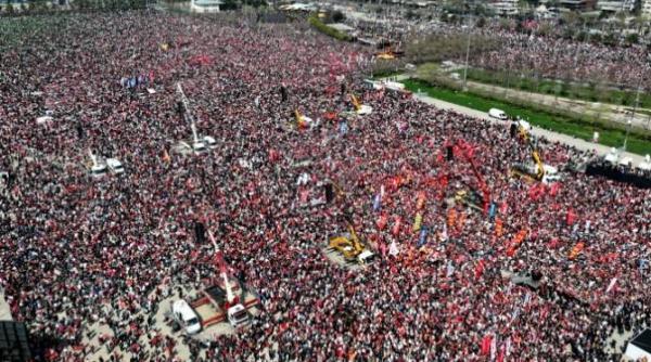 sute de mii de oameni cer libertate pentru imamoglu in istanbul cele mai mari manifestatii din turcia din ultimul deceniu