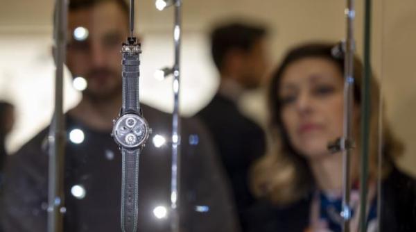 a fost lansat cel mai complicat ceas mecanic de mana din lume afisaj rotativ al celor 13 constelatii zodiacale