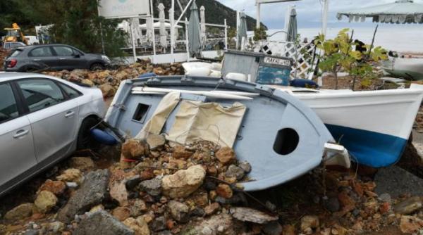 furtuni devastatoare in destinatiile de vacanta preferate de multi romani inundatiile paralizeaza mai multe insule grecesti