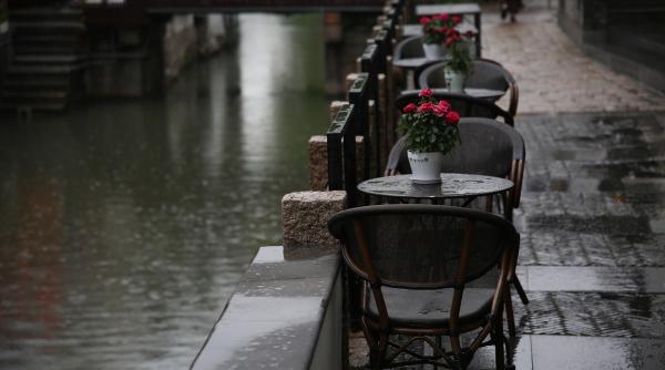 vant puternic si ploi in capitala atentionari meteorologice in bucuresti si in judetele invecinate