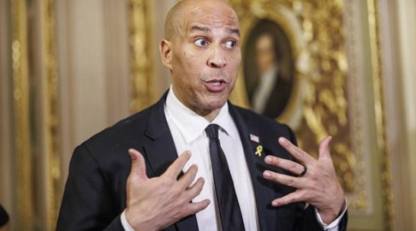 discurs maraton in senatul sua un democrat l a criticat pe trump timp de 25 de ore depasind recordul din 1957