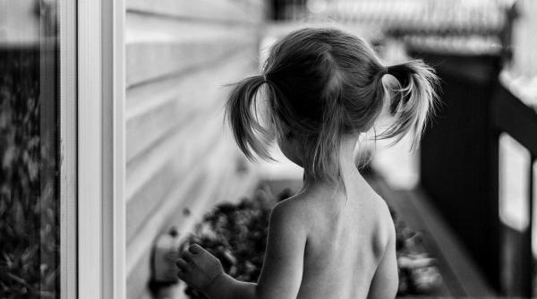 piatra frumoasa gasita de o fetita de 3 ani s a dovedit a fi o amuleta foarte valoroasa veche de 3 800 de ani video