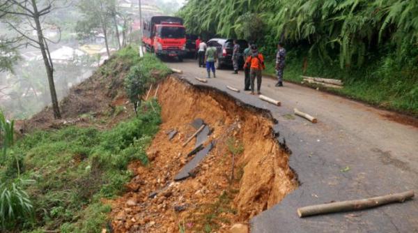 amenintarile incalzirii globale criza climatica face asigurarile imposibile sectorul financiar in pericol de colaps