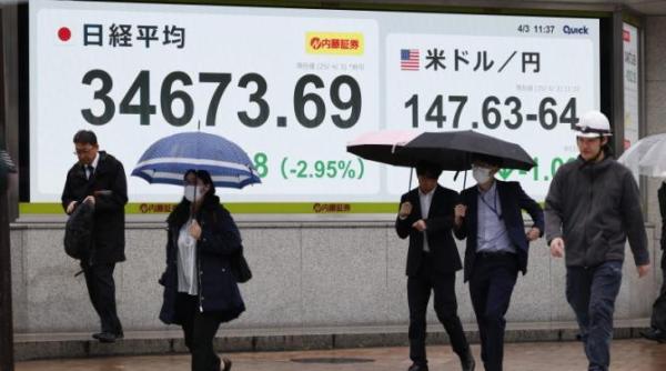 anuntul lui trump privind tarifele prabuseste bursa din japonia cum se resimte economia nipona