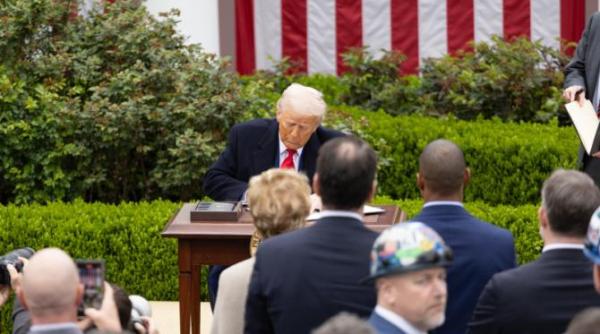 tarifele lui donald trump lovesc china cu o blocada totala riscul unei recesiuni globale este real