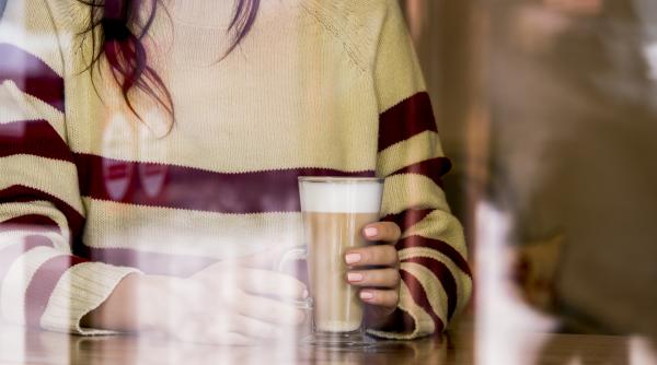 cele trei bauturi pe care neurologii recomanda sa le eviti pentru a ti proteja creierul