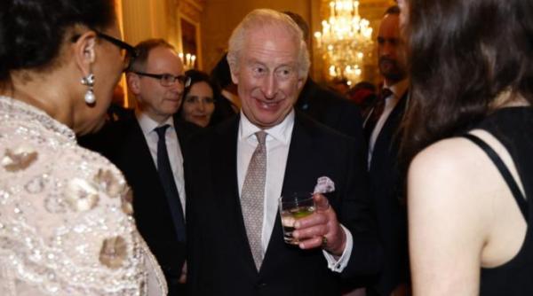 regele charles a facut senzatie suveranul a cantat la morcov video