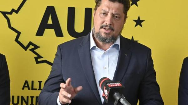 claudiu tarziu nu se delimiteaza de corneliu zelea codreanu si miscarea legionara e relevant ce crime au comis mihai viteazu stefan cel mare