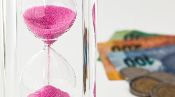 ce nu se spune romanilor despre rostogolirea creditelor facute de stat avertismentul profesorului cosea foarte foarte periculos traieste pe datorie