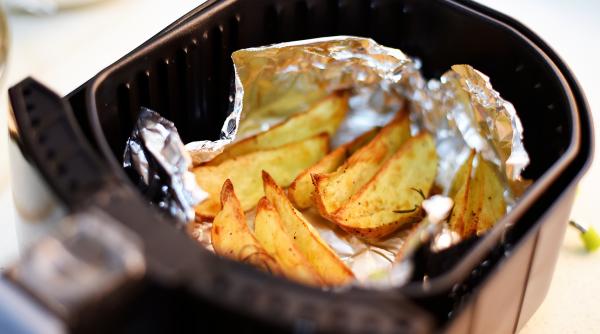 de ce nu ar trebui sa folosesti folie de aluminiu in airfryer