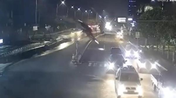 eroare incredibila a google maps momentul in care un sofer cade in gol de pe un pod neterminat noaptea