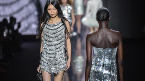 revolutie in moda italiana prada recucereste versace si viseaza la un imperiu de lux 100prc made in italy